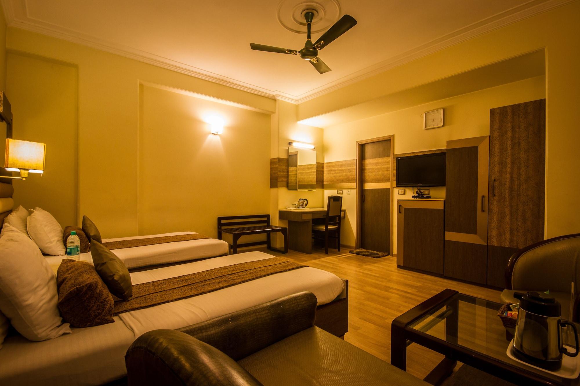 The Suncourt Hotel Yatri Delhi  Exterior photo
