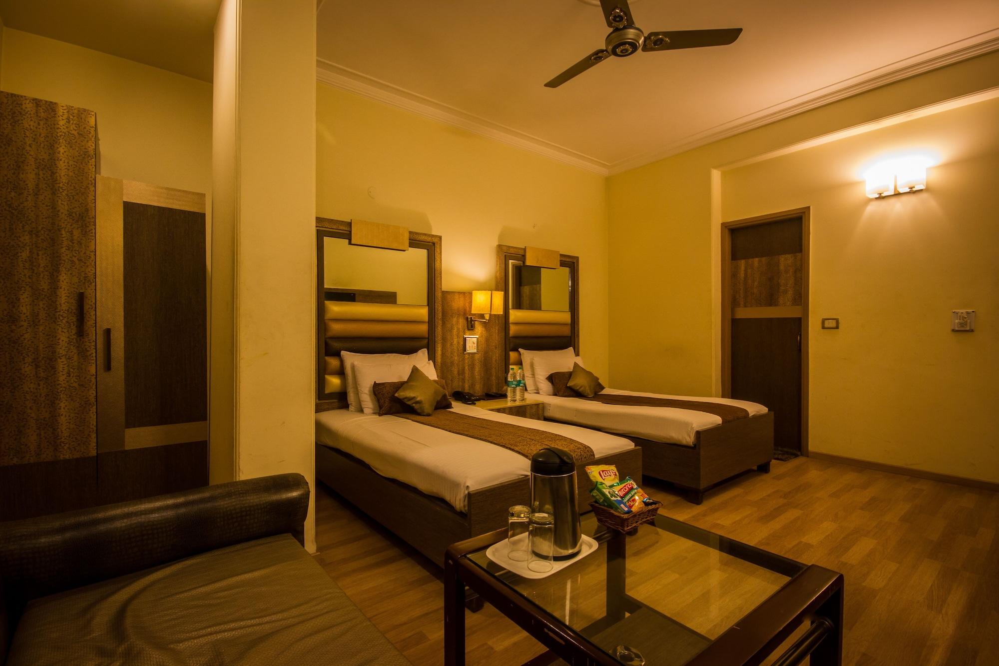 The Suncourt Hotel Yatri Delhi  Exterior photo