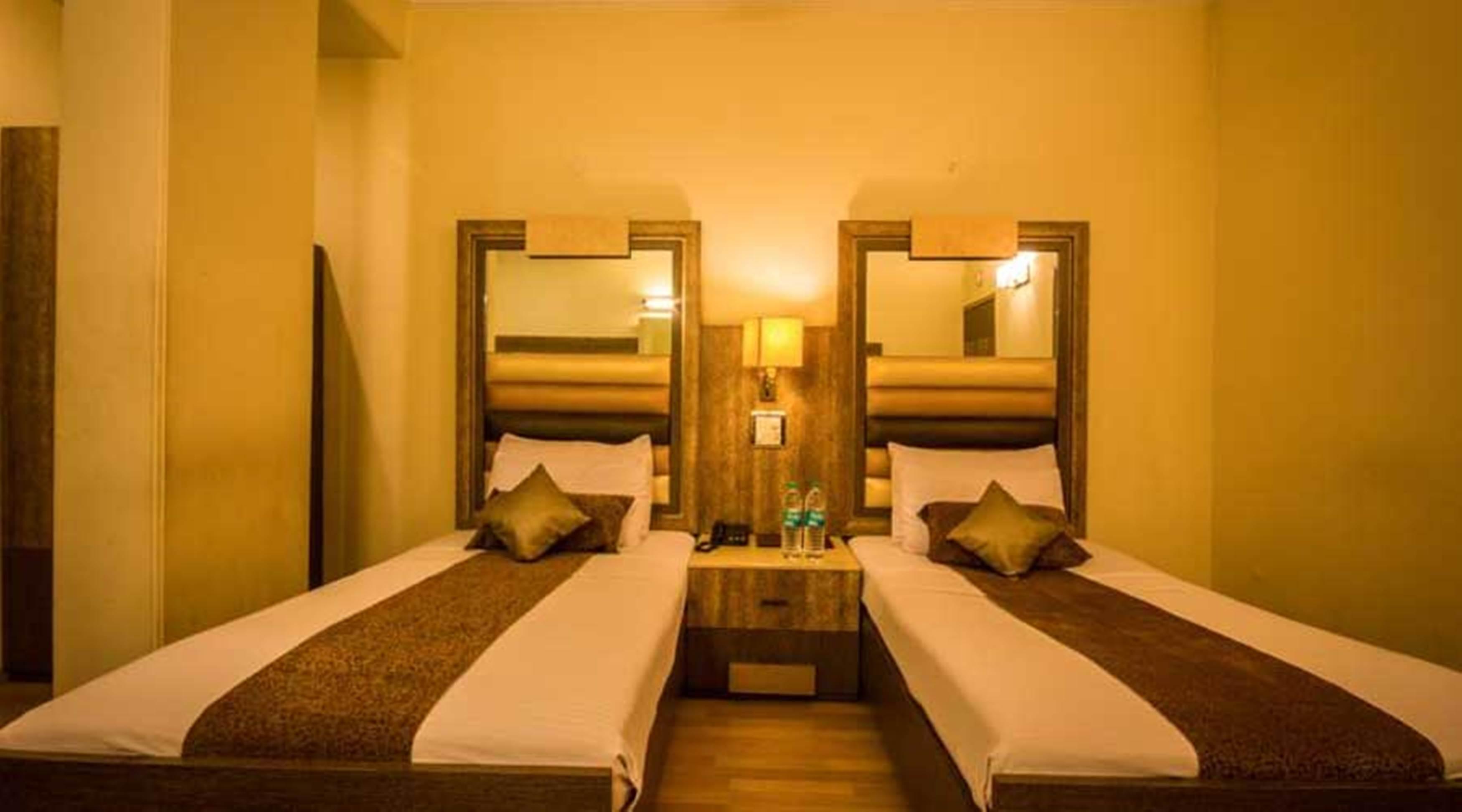 The Suncourt Hotel Yatri Delhi  Exterior photo