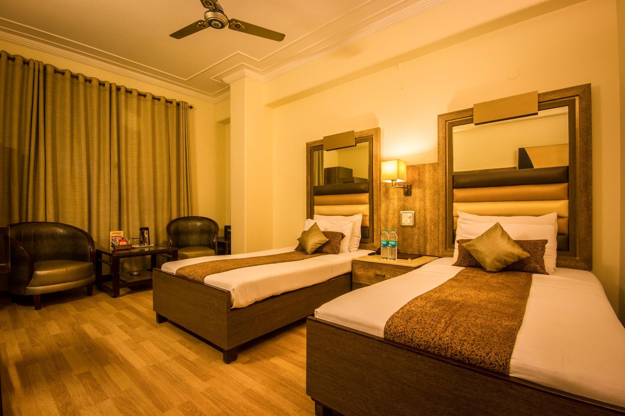 The Suncourt Hotel Yatri Delhi  Exterior photo