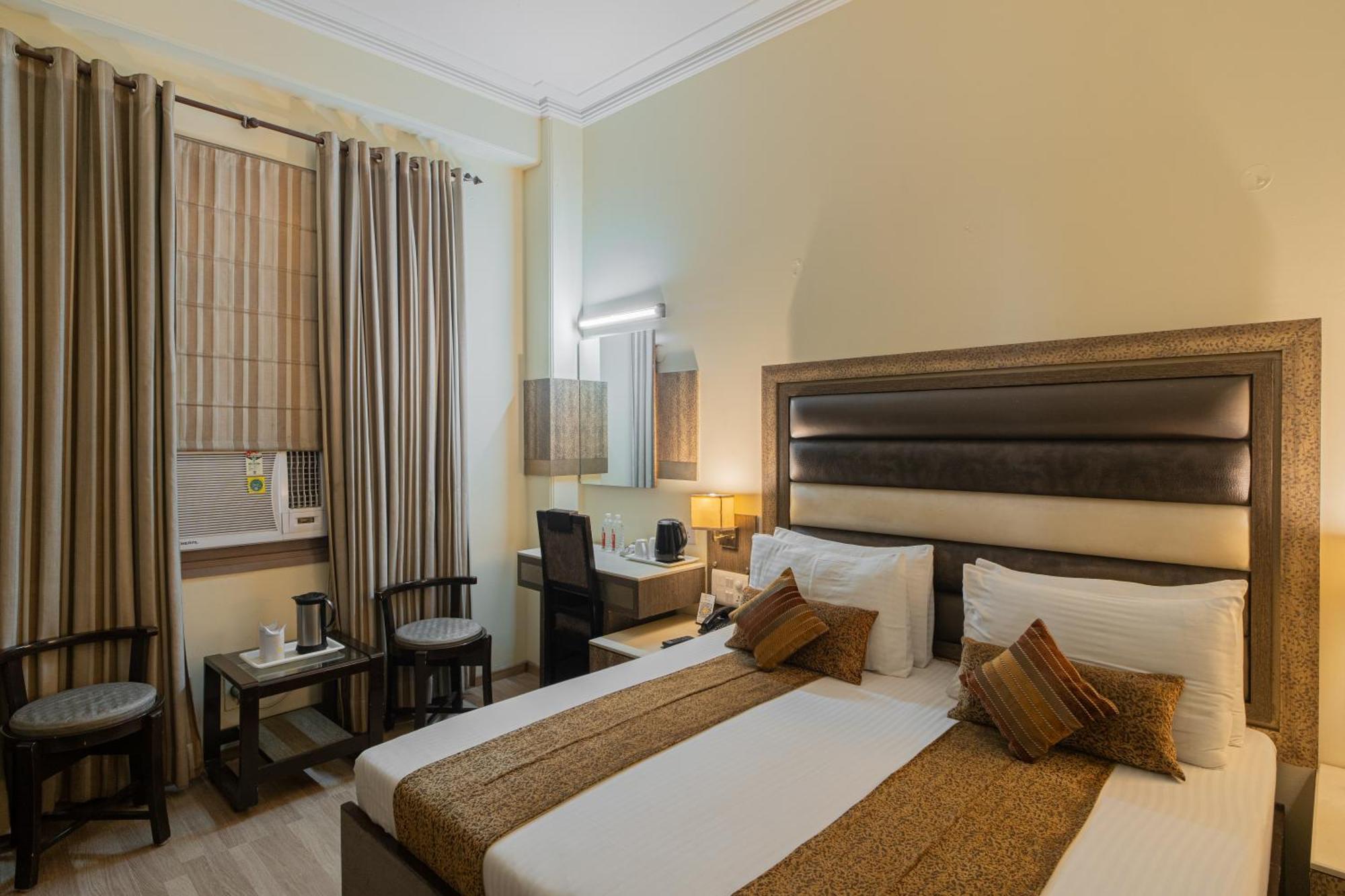 The Suncourt Hotel Yatri Delhi  Exterior photo