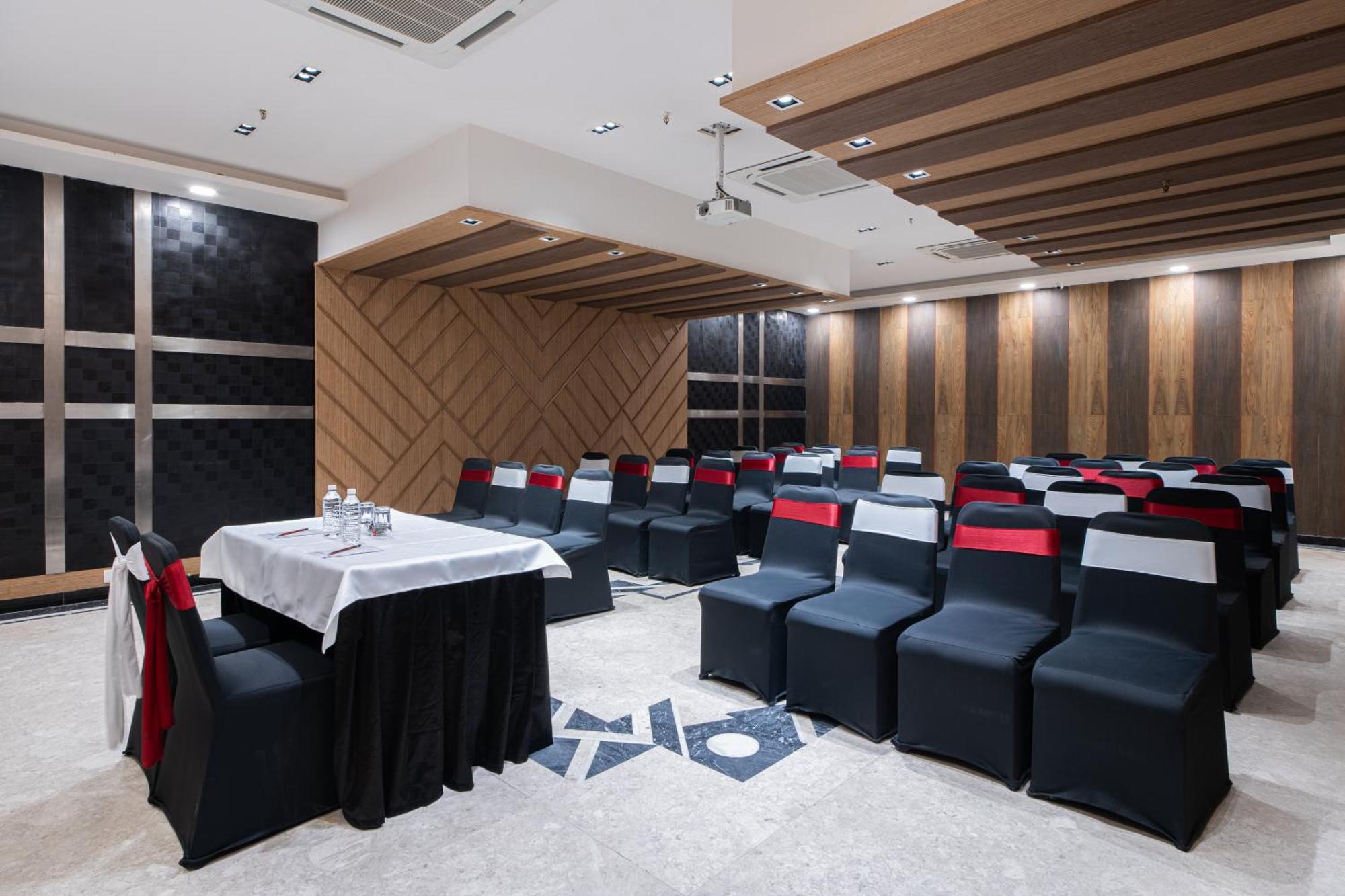The Suncourt Hotel Yatri Delhi  Exterior photo