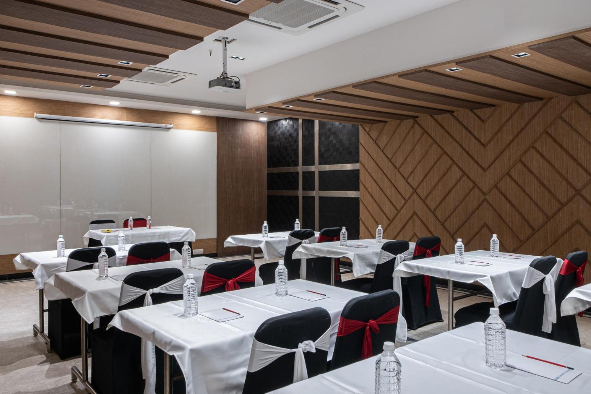 The Suncourt Hotel Yatri Delhi  Exterior photo