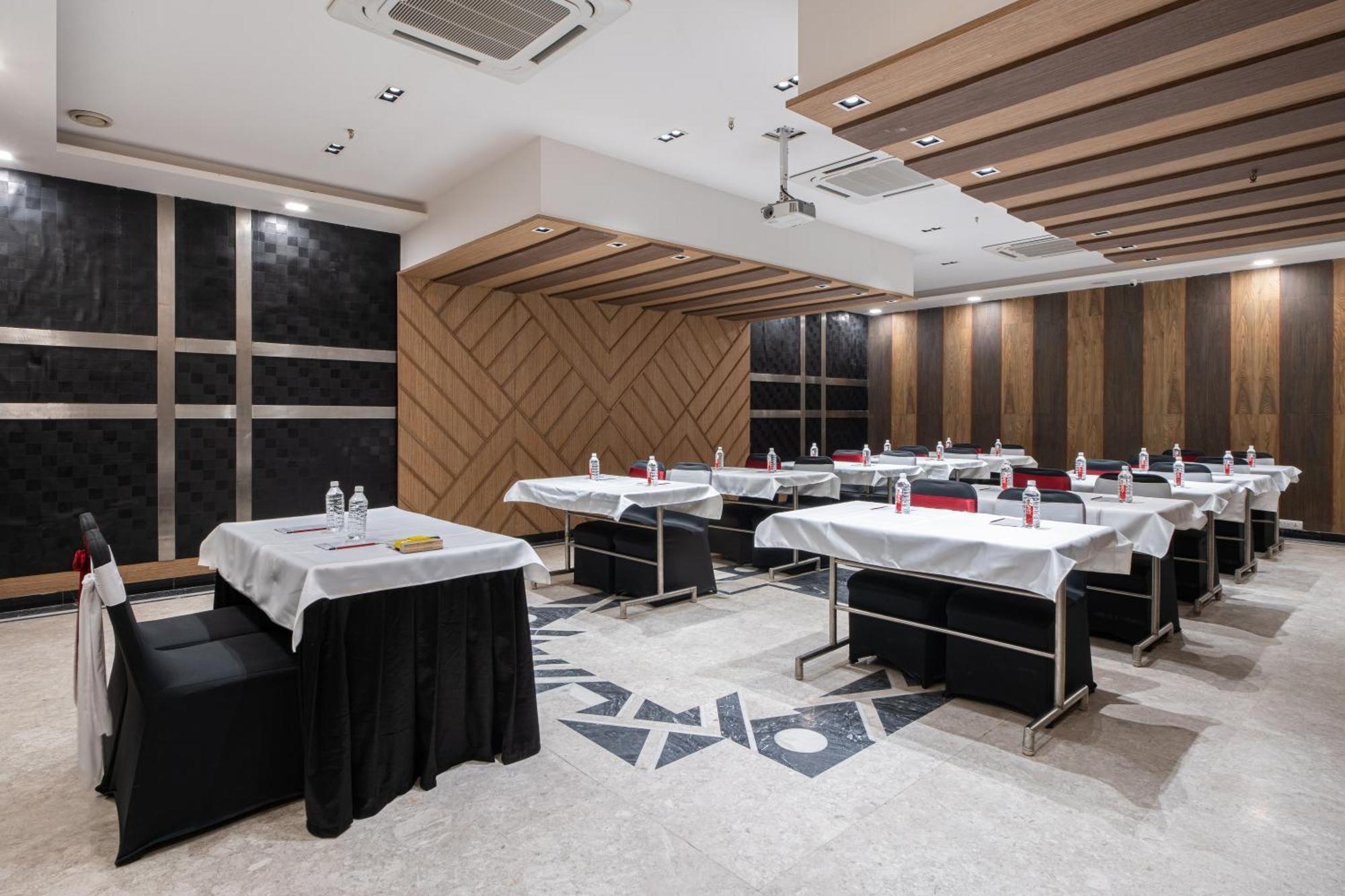 The Suncourt Hotel Yatri Delhi  Exterior photo