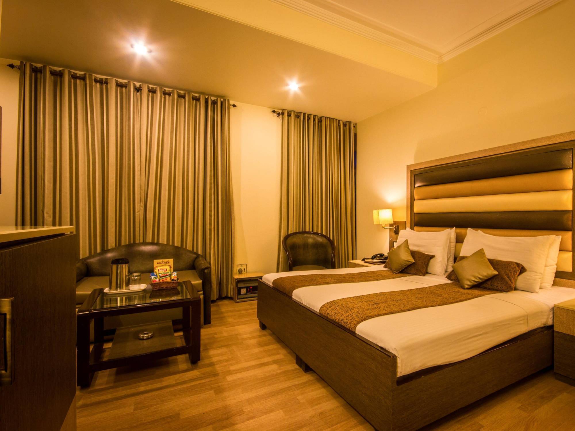 The Suncourt Hotel Yatri Delhi  Exterior photo